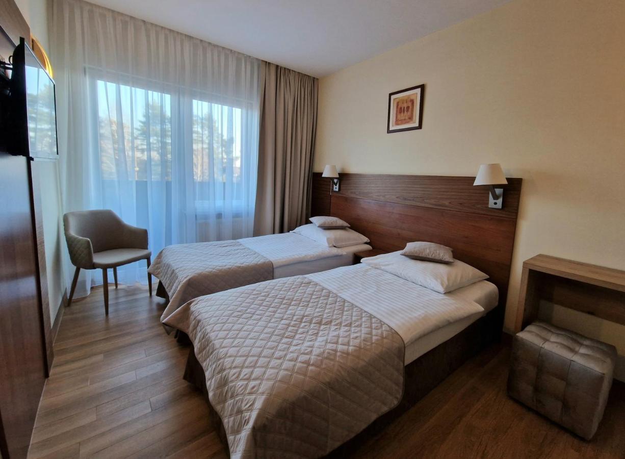 Hotel Ostaniec Kroczyce Exteriör bild